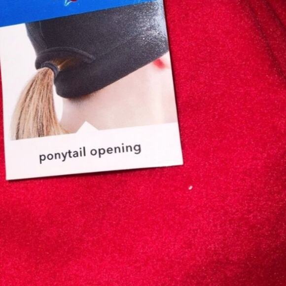 Isotoner Signature Red Ponytail Opening Cap Size OS - Picture 3 of 3